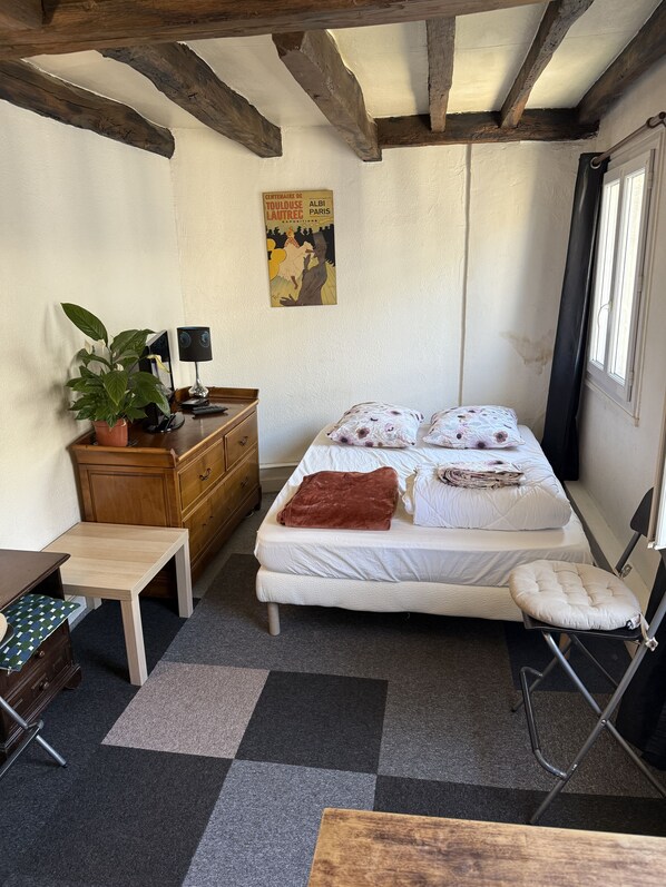 Schreibtisch, Bügeleisen/Bügelbrett, kostenloses WLAN, Bettwäsche