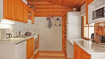 Fridge, microwave, dishwasher, cookware/dishes/utensils