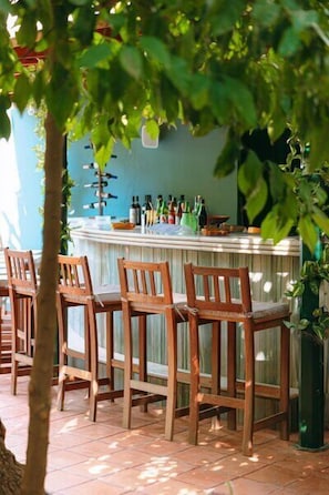 Bar (trong khuôn viên)