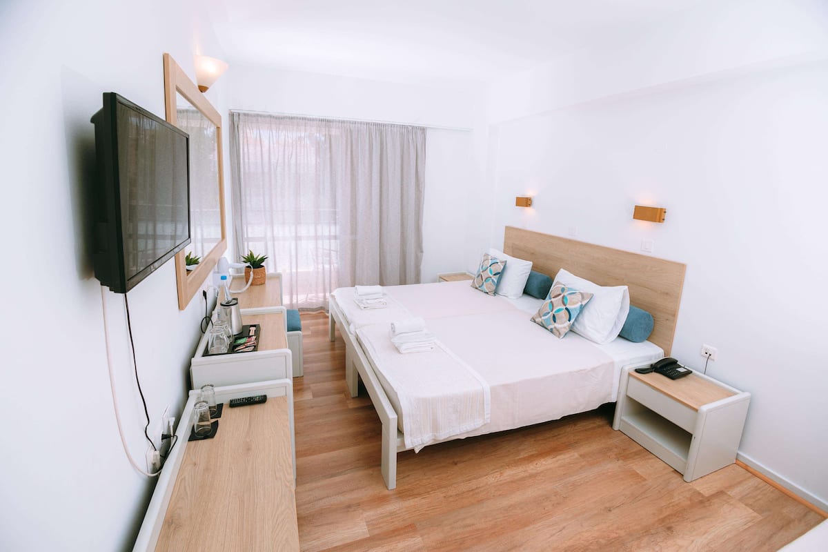 Zweibettzimmer, Blick auf den Innenhof