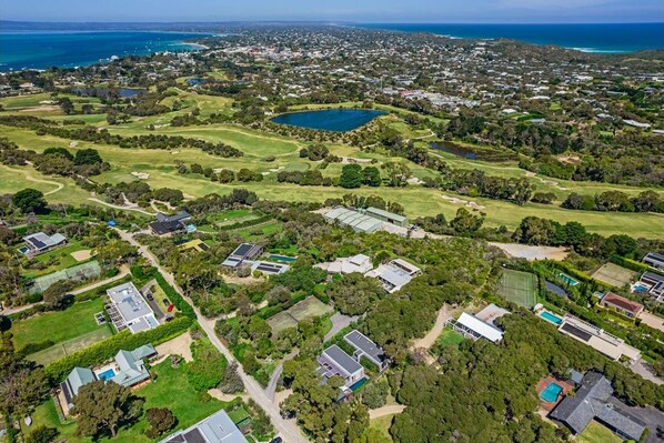 An aerial view of a residential area with houses, green spaces, and a golf course. - Luxury Villas Portsea Haven (Heated Pool) (Sorrento)