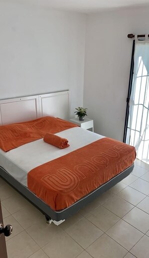 2 bedrooms, WiFi, bed sheets
