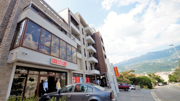 Front of property - Apartment IPEK (Budva)