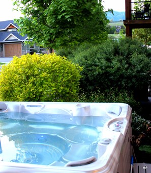 Tina de hidromasaje al aire libre