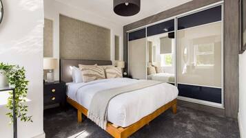 Apartment (2 Bedrooms) | 2 bedrooms, laptop workspace, iron/ironing board, free WiFi