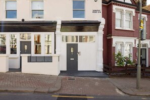 Exterior detail - The Battersea Flat - Exquisite 2bdr Flat With Terrace (London)