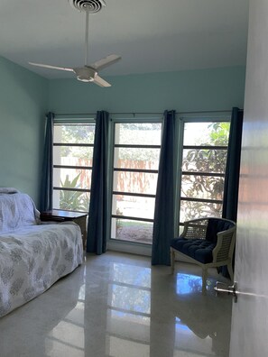 5 camere, una scrivania, ferro/asse da stiro, culla da viaggio