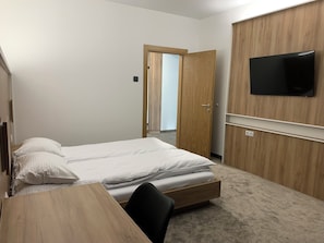 2 bedrooms, iron/ironing board, travel crib, free WiFi