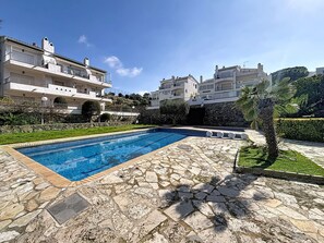 Unclassified image, 3 of 23, button