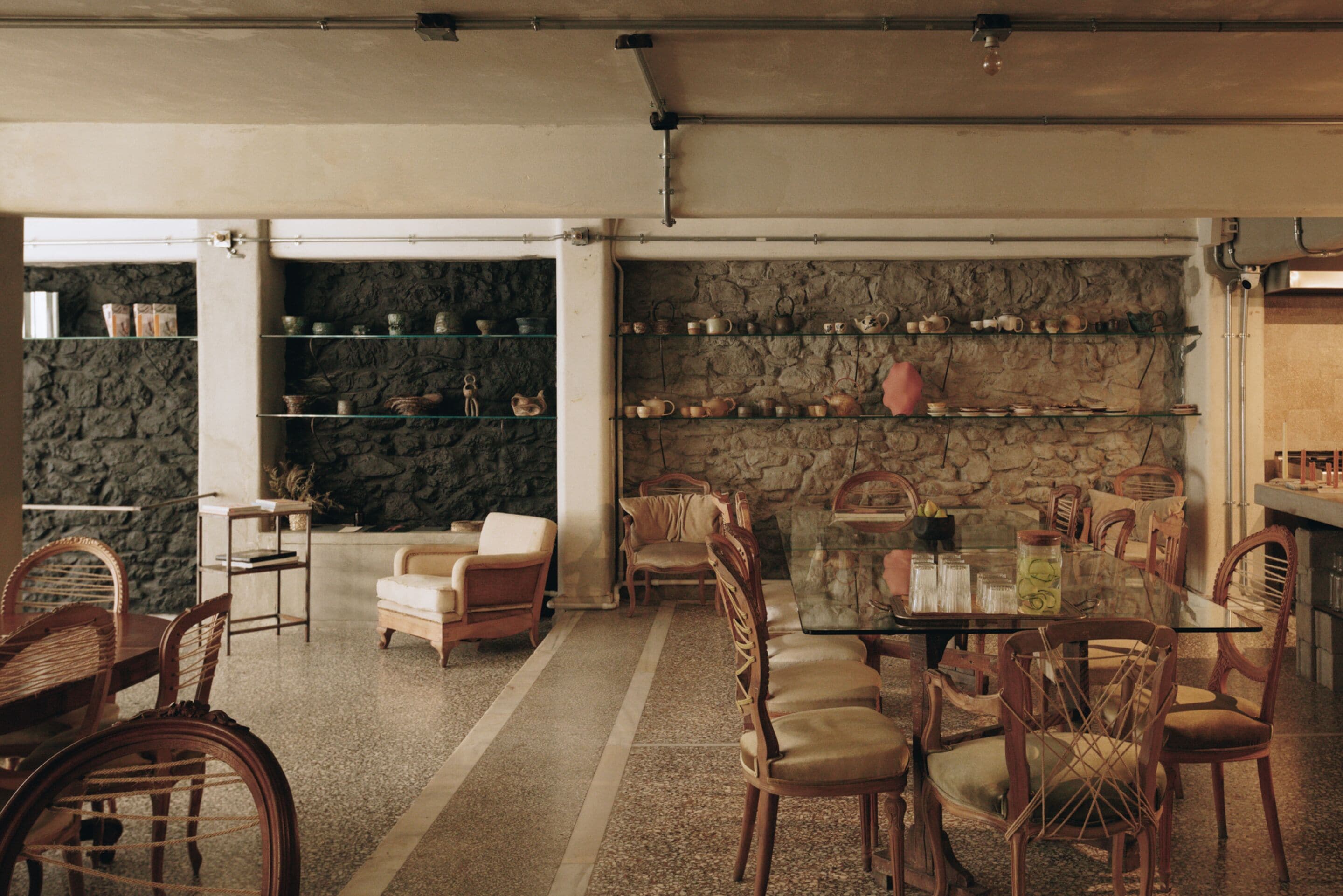 Foto - Mona Athens.