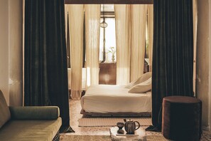 标准双人房, 露台 | 高档床上用品、羽绒被、迷你吧、熨斗/熨衣板