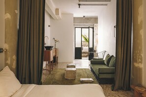 Phòng đôi Tiêu chuẩn, sân hiên | Bộ đồ giường cao cấp, chăn bông, minibar, bàn ủi/dụng cụ ủi quần áo 