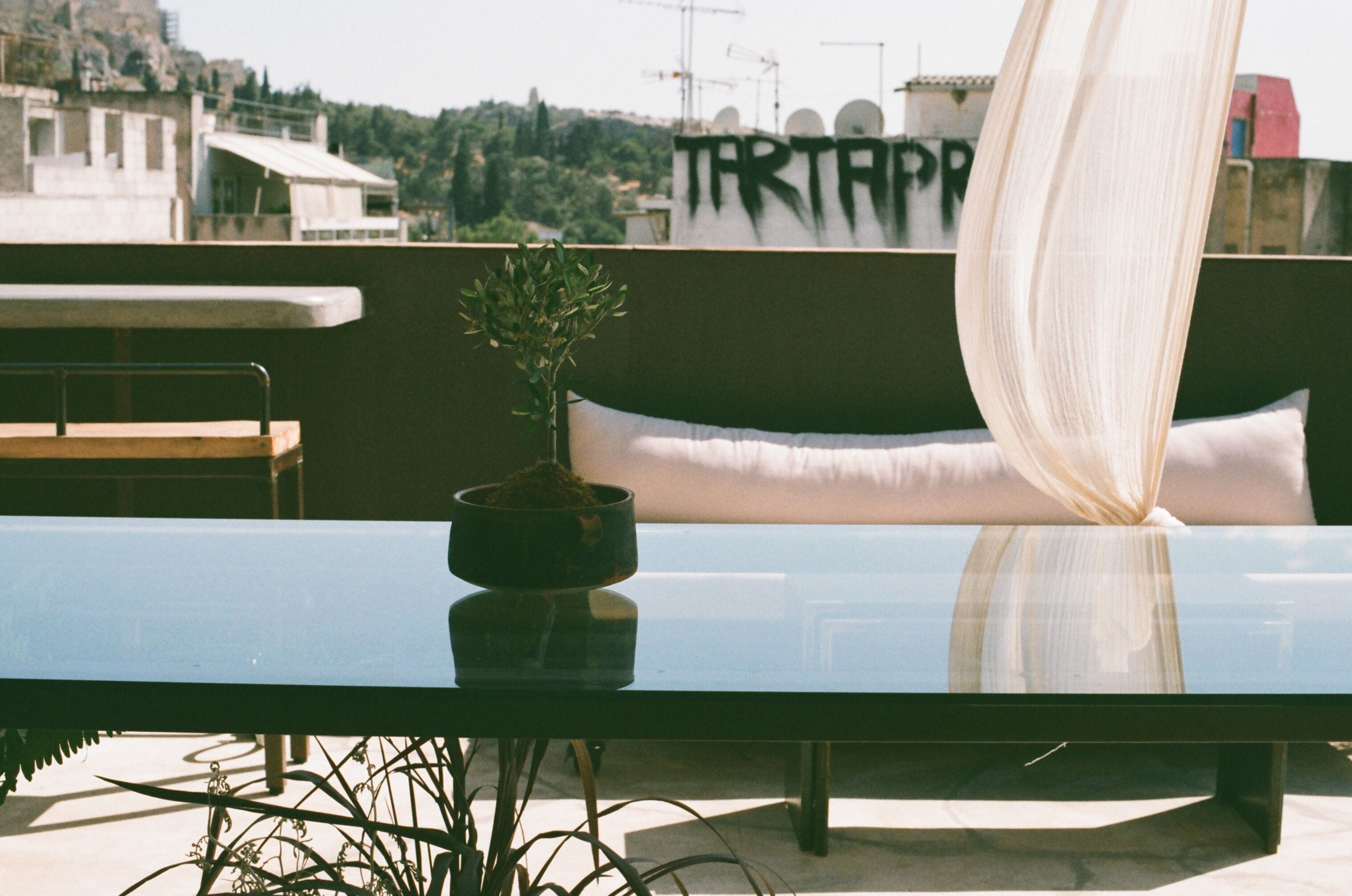 Foto - Mona Athens.