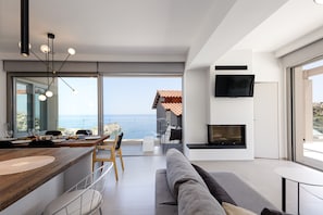 Smart-TV, Kamin, Tischtennisplatte, Stereoanlage