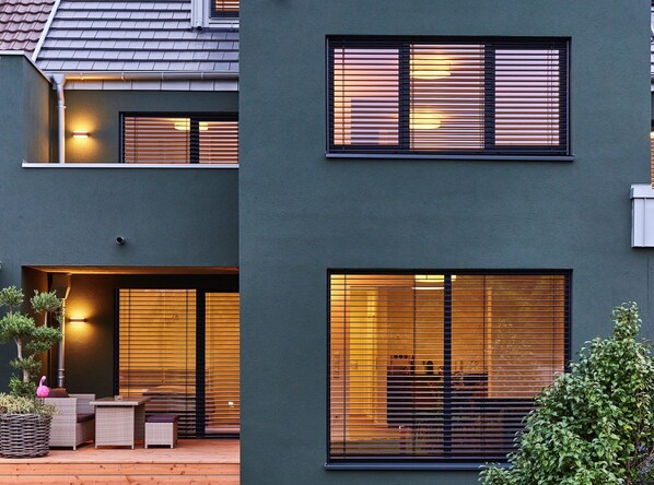 Terrace/patio - 85qm Garten Suite mit 2 Schlafzimmern / Terrasse und Garten (Willich)