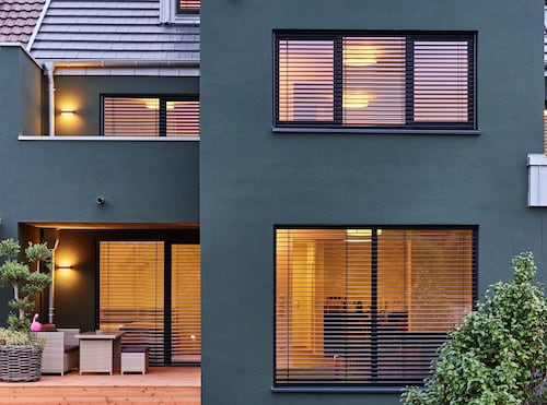 85qm Garten Suite mit 2 Schlafzimmern / Terrasse und Garten