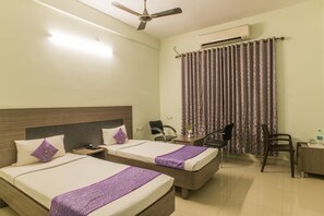 Iron/ironing board, free WiFi, bed sheets