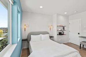 Tabla de planchar con plancha, wifi y ropa de cama