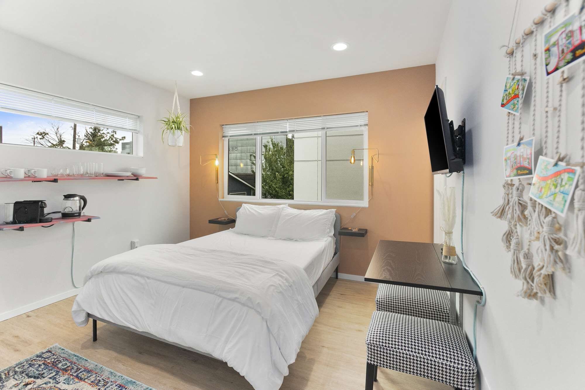 Iron/ironing board, WiFi, bed sheets