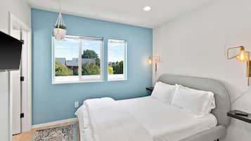 Een strijkplank/strijkijzer, wifi, beddengoed