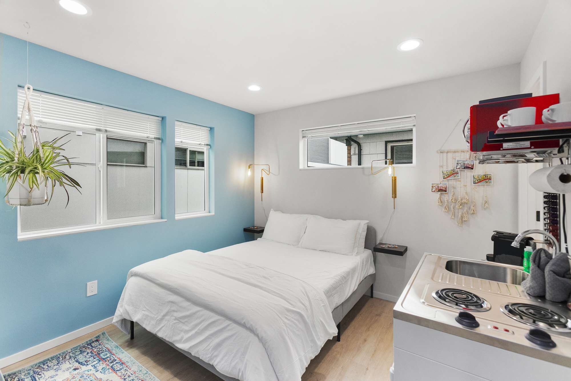 Iron/ironing board, WiFi, bed sheets