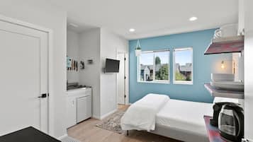 Iron/ironing board, WiFi, bed sheets