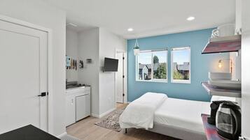 Iron/ironing board, WiFi, bed sheets