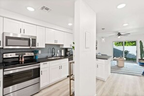 Refrigerador, horno, parrilla de estufa y lavavajillas 