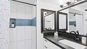 Een douche, een haardroger