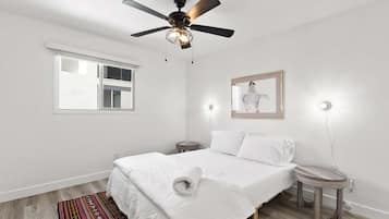 2 habitaciones, tabla de planchar con plancha, cuna de viaje y wifi