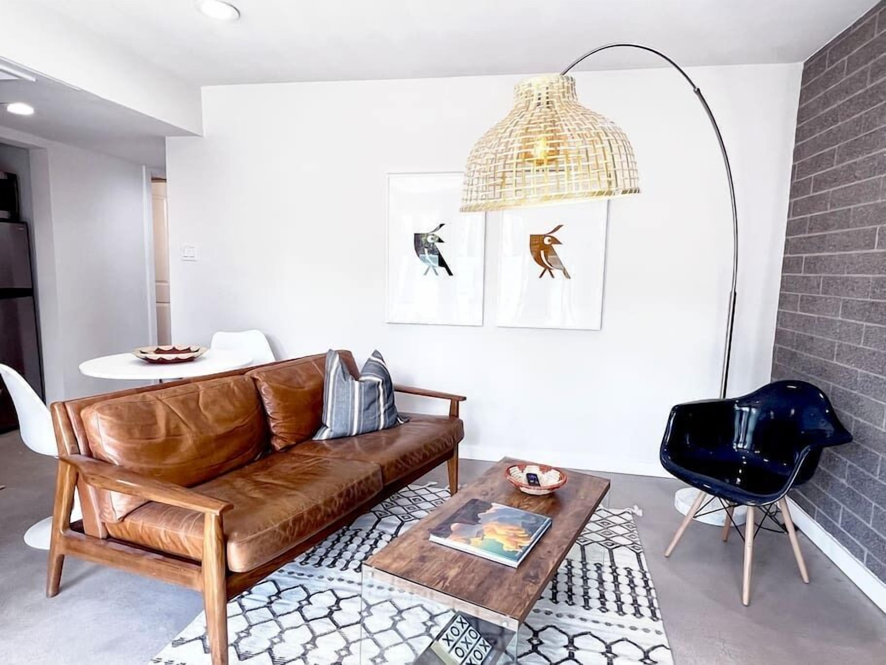 Designer 1 bedroom apartment - RooseveltRow & Pool