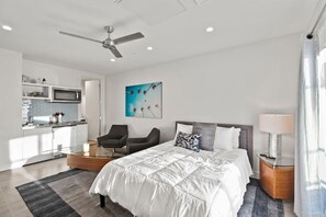 Iron/ironing board, WiFi, bed sheets - Soulshine Studio in the Heart of Old Town Scottsdale (Scottsdale)