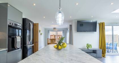 Spacious and lovely 5 bed property <br>Ample and free parking