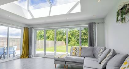 Spacious and lovely 5 bed property <br>Ample and free parking