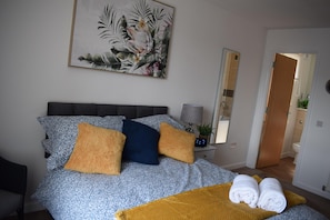 Apartment | 2 bedrooms, iron/ironing board, free WiFi, bed sheets - The Paisley Penthouse - Stunning View of the Abbey (Paisley)