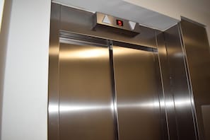 Apartment | Interior - The Paisley Penthouse - Stunning View of the Abbey (Paisley)