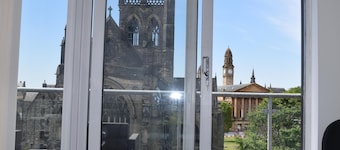 The Paisley Penthouse - Stunning View of the Abbey
