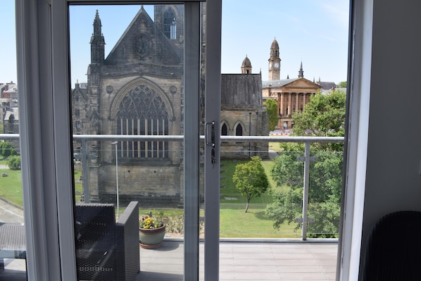 Apartment | 2 bedrooms, iron/ironing board, free WiFi, bed sheets - The Paisley Penthouse - Stunning View of the Abbey (Paisley)