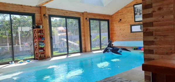 Piscina interna, piscina aquecida