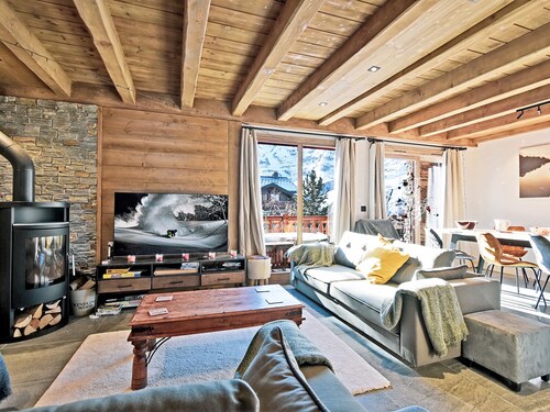 Family chalet in Les Menuires, sauna, parking, close to ski slopes