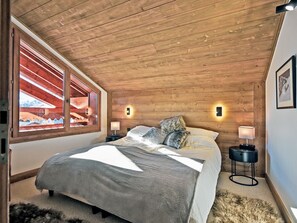 5 bedrooms, free WiFi, bed sheets