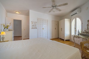 3 bedrooms, iron/ironing board, free WiFi, bed sheets - Villa "Casa Karin" with Sea View, Pool & Wi-Fi (Benitachell)