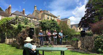 Cosy Cotswold Cottage - Penny Cottage - pet friendly - sleeps 2