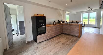 Maison calme avec jardin et terrasse, proche ChĂąteauroux, 3 chambres, 3 salles de bain, parking inclus