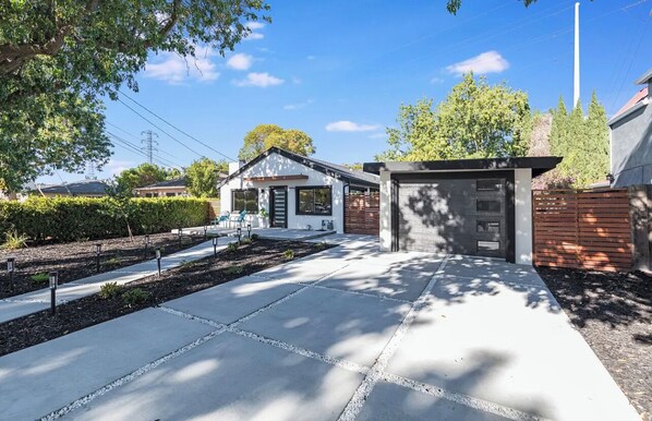 Property grounds - Beautifully renovated home in Palo Alto (San Jose)