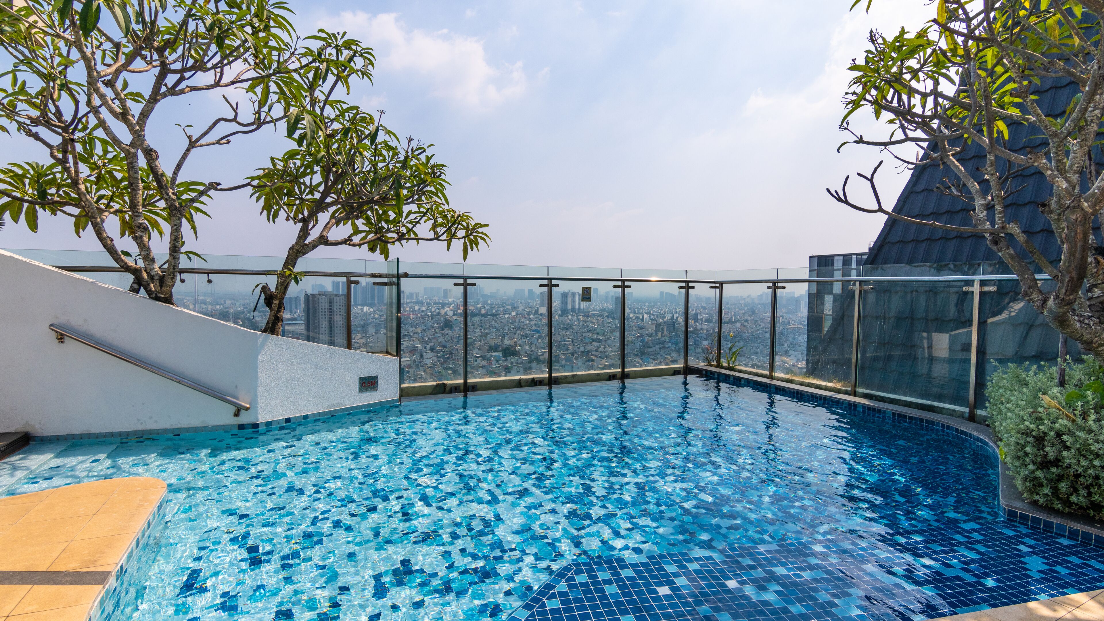 حمّام سباحة خارجي