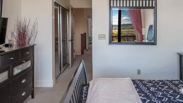 2 chambres, bureau, fer et planche à repasser, accès au Wi-Fi (inclus)