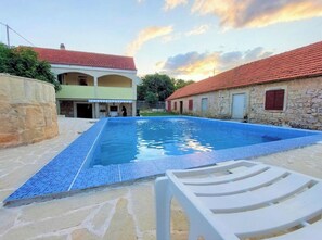 Outdoor pool - Cozy house in the village (Siveric)