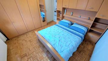 4 bedrooms, iron/ironing board, travel crib, WiFi