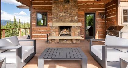 Book a Winter Getaway Today! Luxurious Estate Comfortably Sleeps Up to 12 Guests